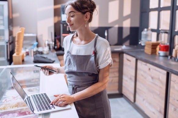 Top 4 benefits for retailers migrating their video security to the cloud 